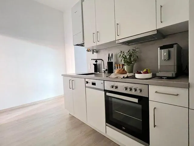 Servus Homes - Metro Station Stadthalle Viena Apartament