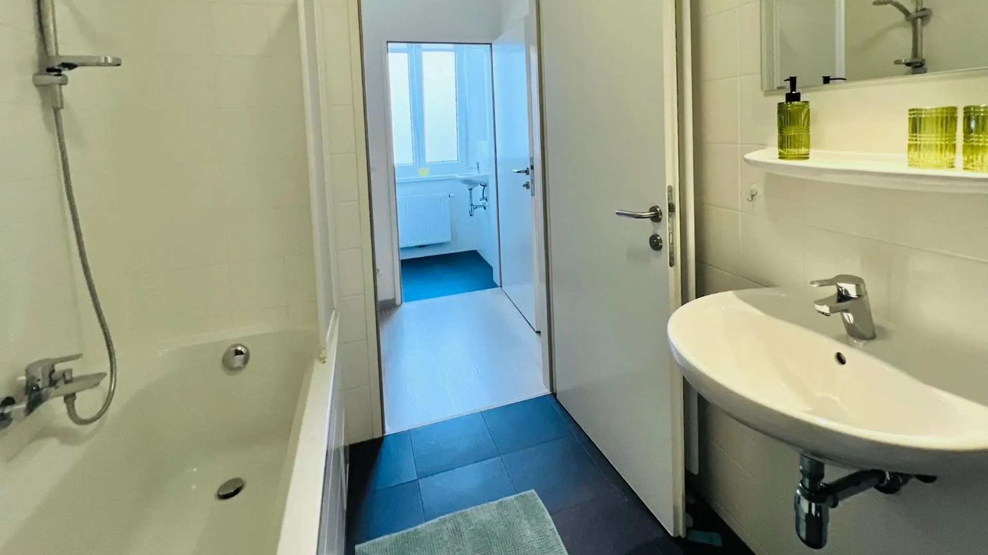 Servus Homes - Metro Station Stadthalle Viena 0*,