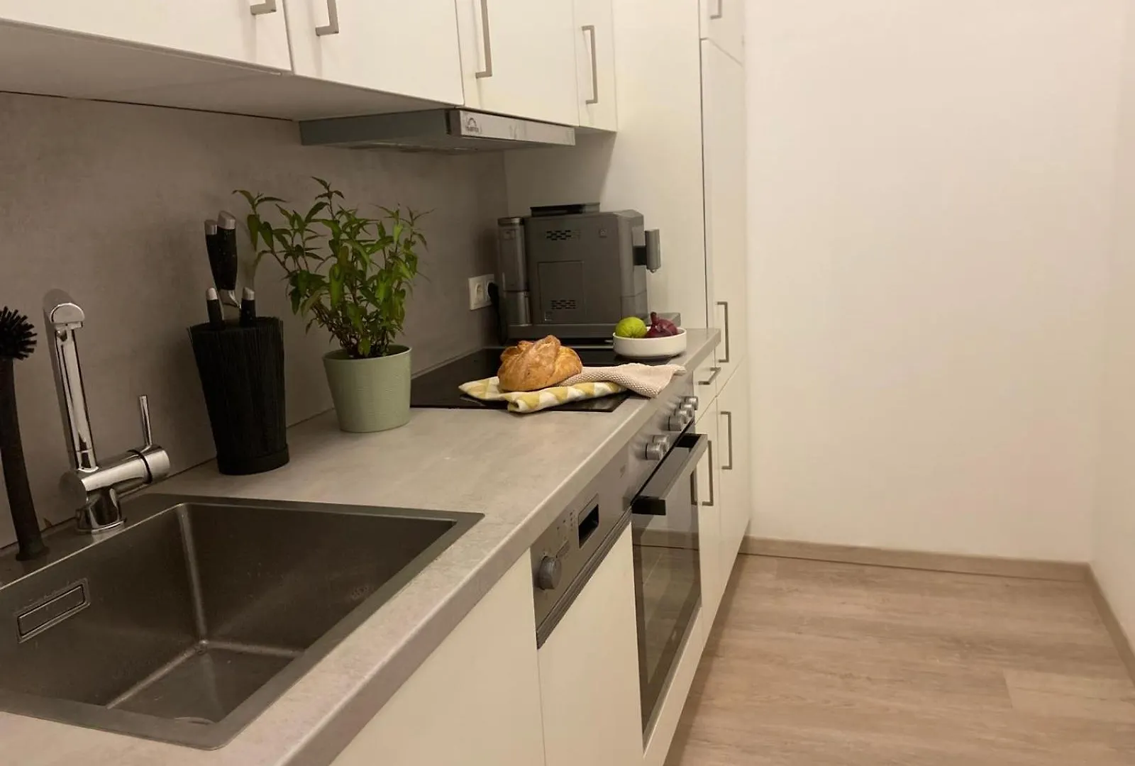 Apartament Servus Homes - Metro Station Stadthalle Viena Austria