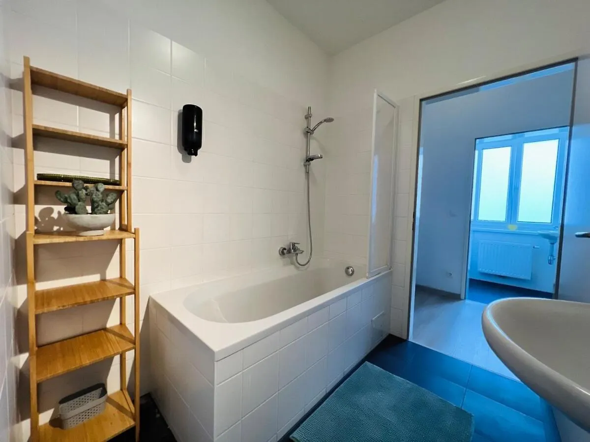 Servus Homes - Metro Station Stadthalle Viena Apartament